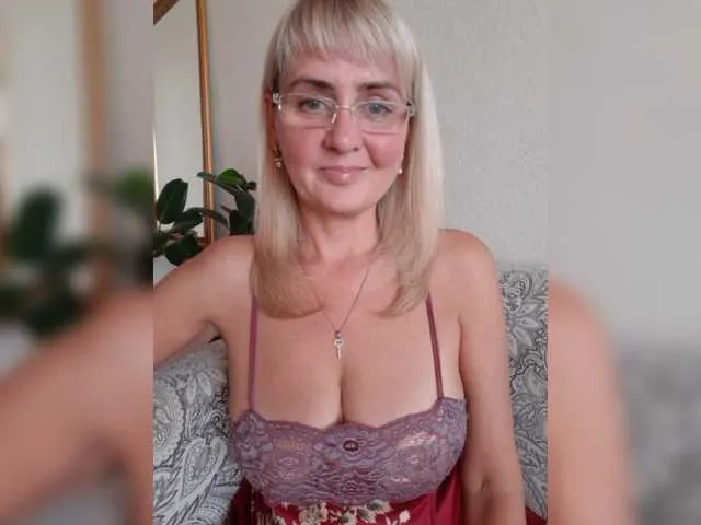 Live sex webcam photo for SexiestJess45 #275883022