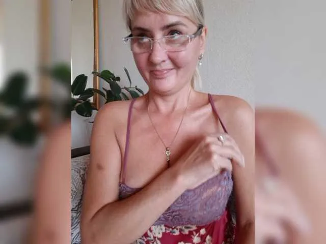 Live sex webcam photo for SexiestJess45 #275913396