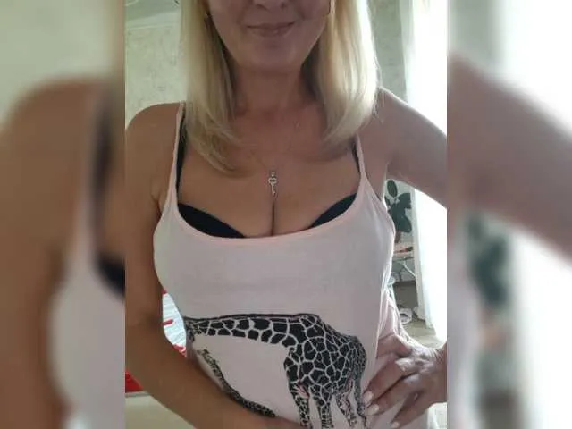 Live sex webcam photo for SexiestJess45 #276304777