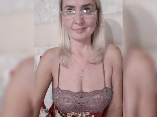 Live sex webcam photo for SexiestJess45 #276405789