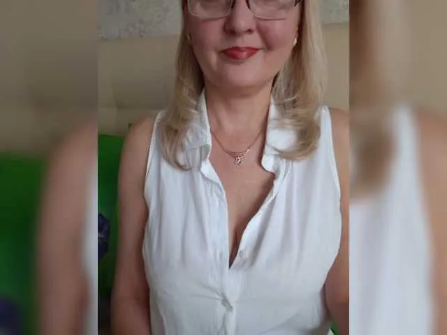 Live sex webcam photo for SexiestJess45 #290393946