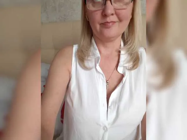 Live sex webcam photo for SexiestJess45 #290487972