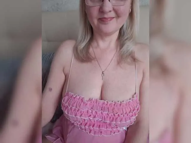 Live sex webcam photo for SexiestJess45 #290568251