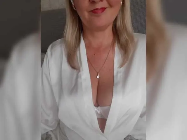Live sex webcam photo for SexiestJess45 #291900763
