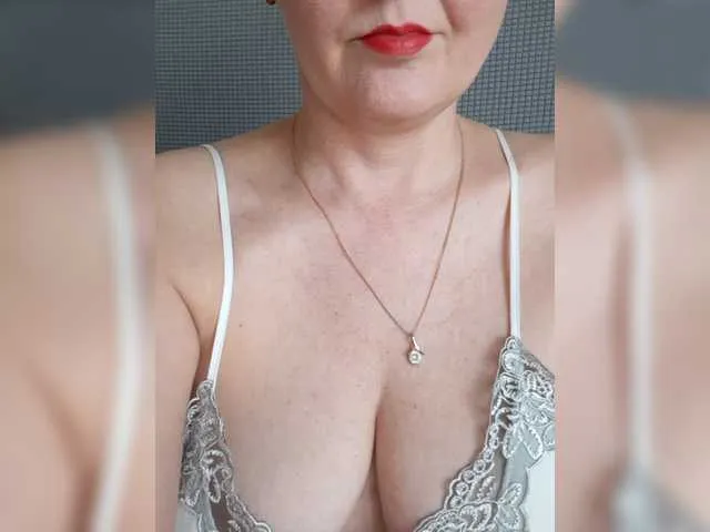 Live sex webcam photo for SexiestJess45 #293222843