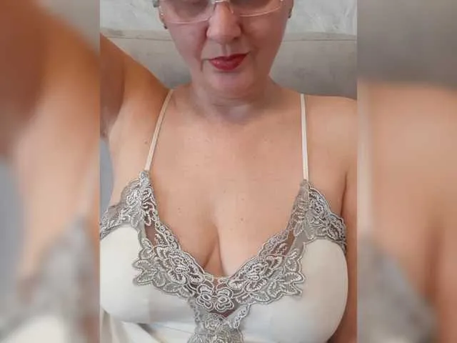 Live sex webcam photo for SexiestJess45 #294141923