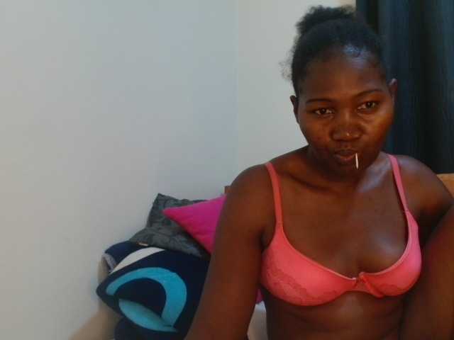 Live sex webcam photo for Sexxy-pretty24 #278000660