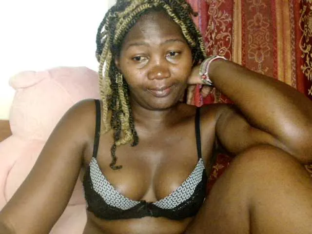 Live sex webcam photo for Sexxy-pretty24 #290499579