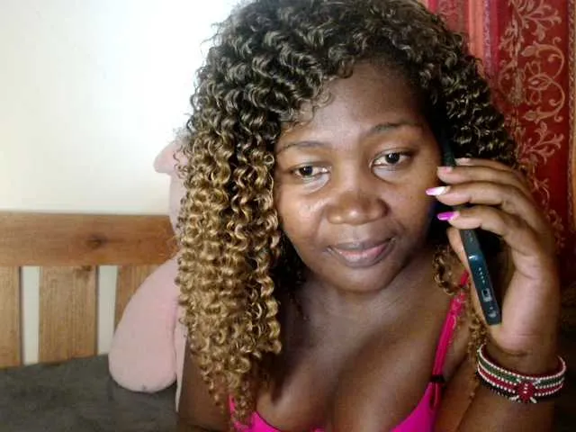 Live sex webcam photo for Sexxy-pretty24 #290737855