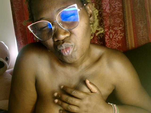 Live sex webcam photo for Sexxy-pretty24 #291416138