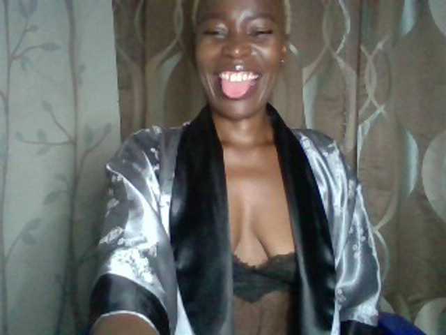 Live sex webcam photo for Sexxycandy #290602309