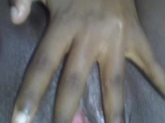 Live sex webcam photo for Sexxylove01 #276332816