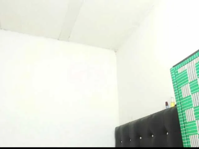 Live sex webcam photo for Sexy-Kendall #276347846