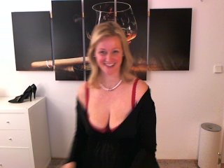 Live sex webcam photo for Sexy-Leni #151655244