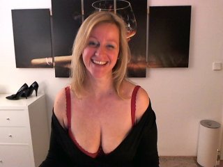 Live sex webcam photo for Sexy-Leni #151838704