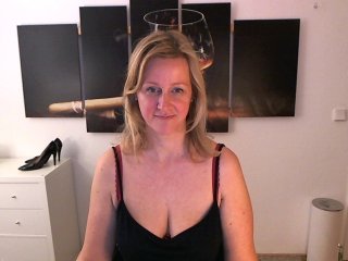 Live sex webcam photo for Sexy-Leni #151955609