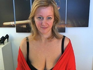 Live sex webcam photo for Sexy-Leni #152032238