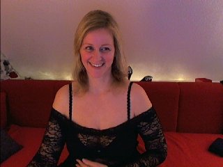 Live sex webcam photo for Sexy-Leni #153190356