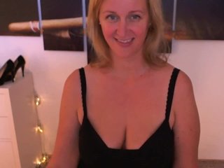 Live sex webcam photo for Sexy-Leni #168619834