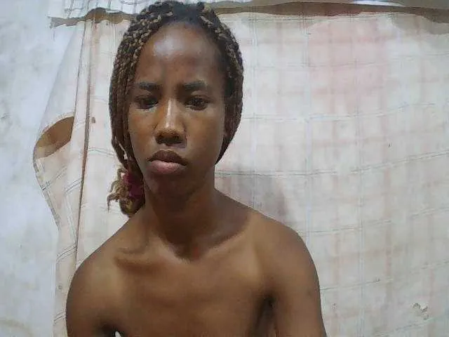 Live sex webcam photo for Sexy-Sarah #292827518