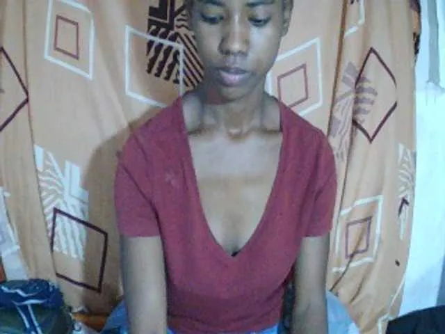 Live sex webcam photo for Sexy-Sarah #293803990