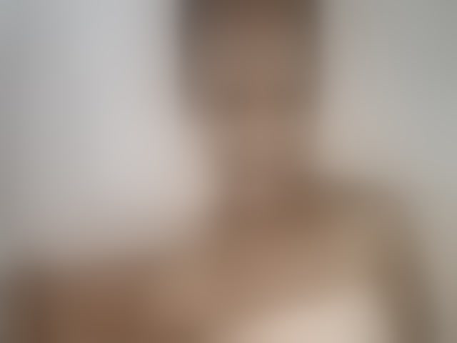 Live sex webcam photo for Sexy-Sarah #293854761