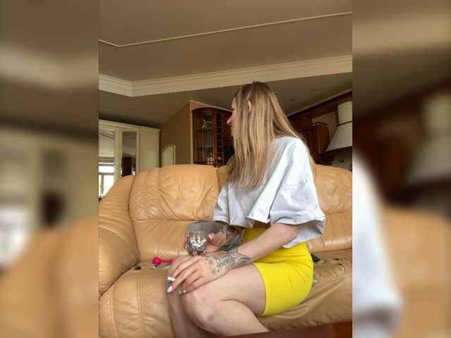 Live sex webcam photo for Sexy-Sweets #277448649