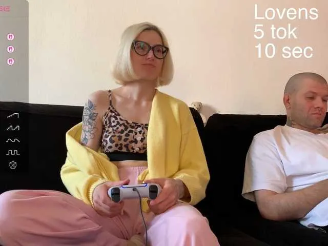 Live sex webcam photo for Sexy-Sweets #292080446