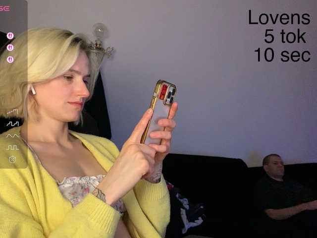 Live sex webcam photo for Sexy-Sweets #292123965