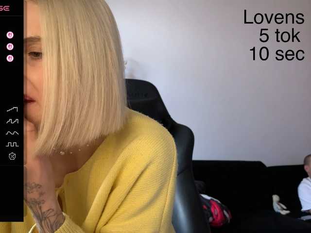 Live sex webcam photo for Sexy-Sweets #292128896