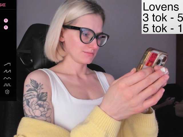 Live sex webcam photo for Sexy-Sweets #292209307