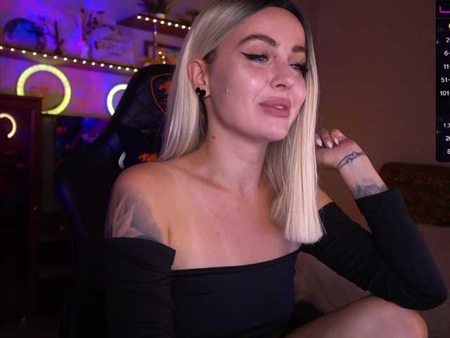 Live sex webcam photo for sexy-girl999 #276140617