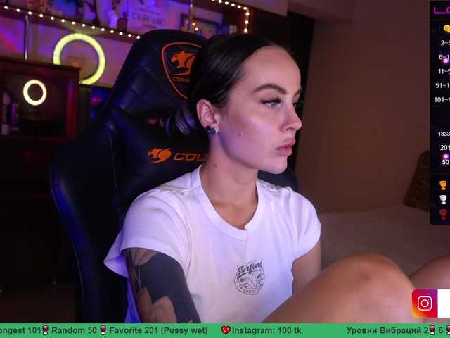 Live sex webcam photo for sexy-girl999 #276358435