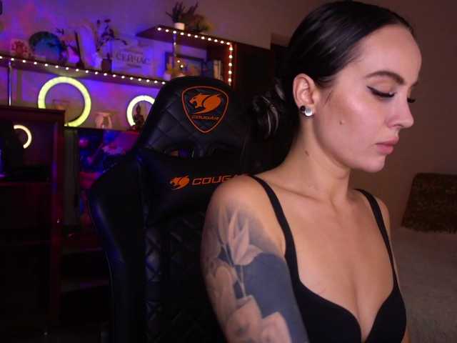 Live sex webcam photo for sexy-girl999 #276365865