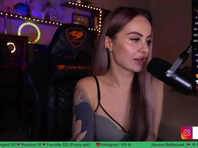 Live sex webcam photo for sexy-girl999 #276503856