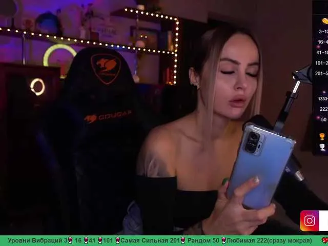 Live sex webcam photo for sexy-girl999 #276532447
