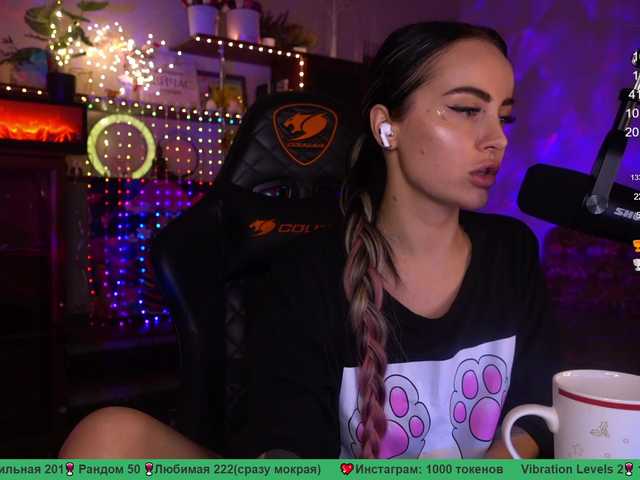 Live sex webcam photo for sexy-girl999 #277538072