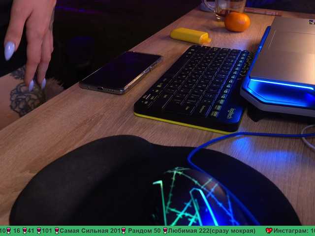 Live sex webcam photo for sexy-girl999 #277557587