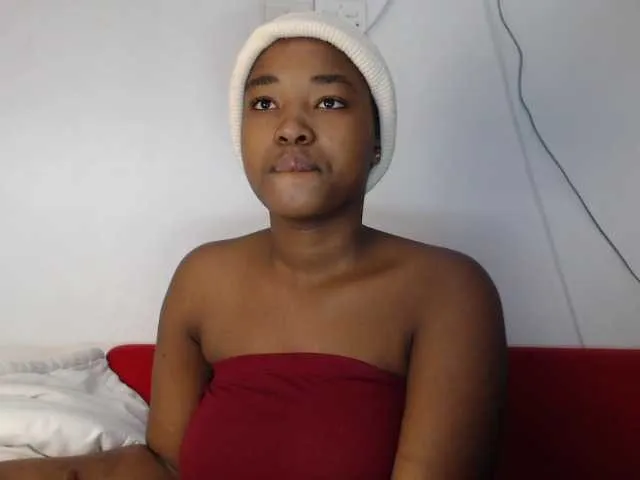Live sex webcam photo for SexyAmeena200 #275457246