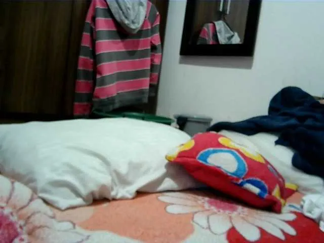 Live sex webcam photo for SexyAngelina #277538689