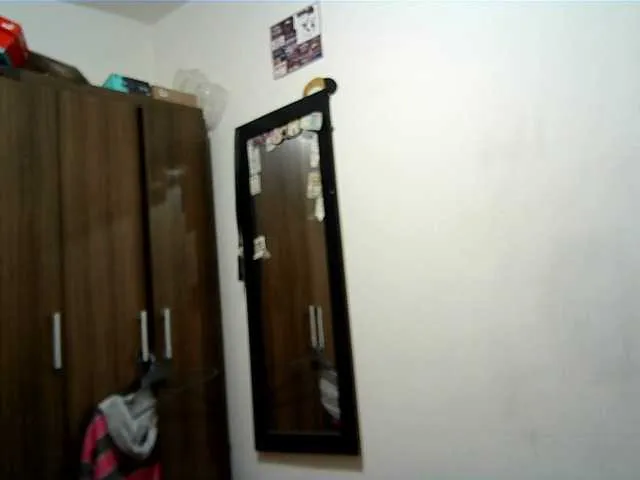 Live sex webcam photo for SexyAngelina #277558278