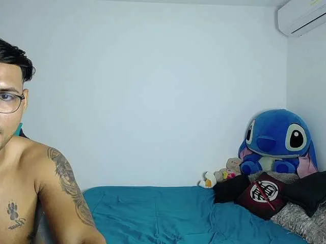 Live sex webcam photo for SexyAppetite #276659396