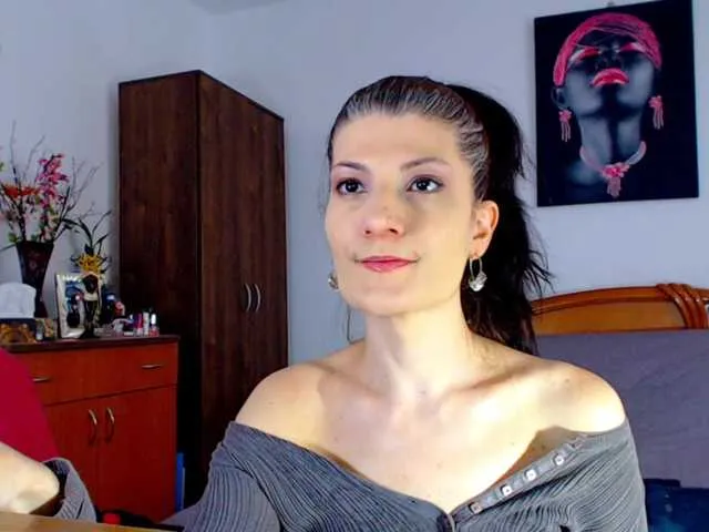 Live sex webcam photo for SexyAylin4u #272606923