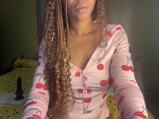 Live sex webcam photo for SexyBaddie #291962776