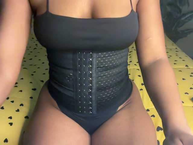 Live sex webcam photo for SexyBaddie #292021626