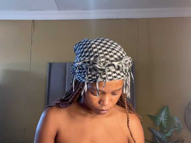 Live sex webcam photo for SexyBaddie #292088543