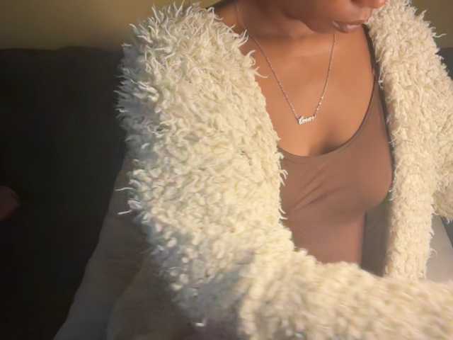 Live sex webcam photo for SexyBaddie #292248986