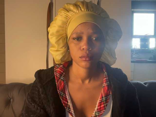 Live sex webcam photo for SexyBaddie #292299401