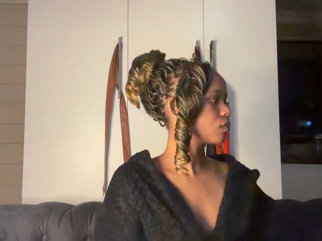 Live sex webcam photo for SexyBaddie #292305589