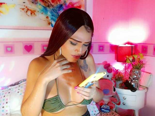 Live sex webcam photo for SexyBlakexxx #276733889